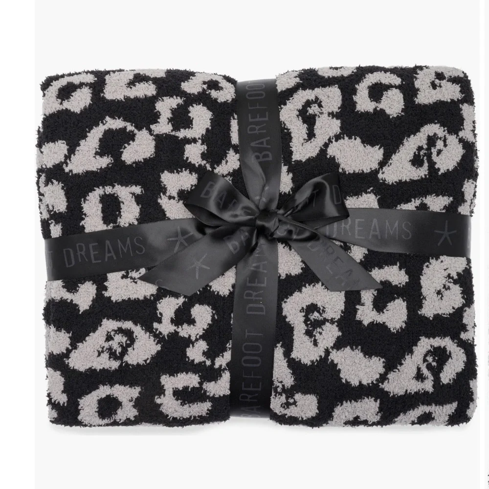 NWT Barefoot Dreams CozyChic Leopard print Blanket - dove gray/black- 45 x 60